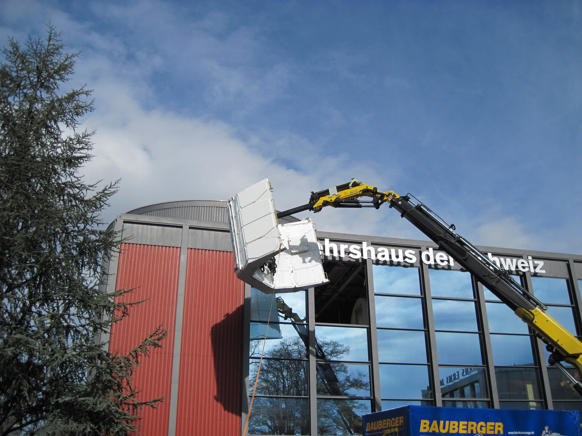 Spacelab Pallet 'Elvis' being transferred to the Transport Museum, Lucerne