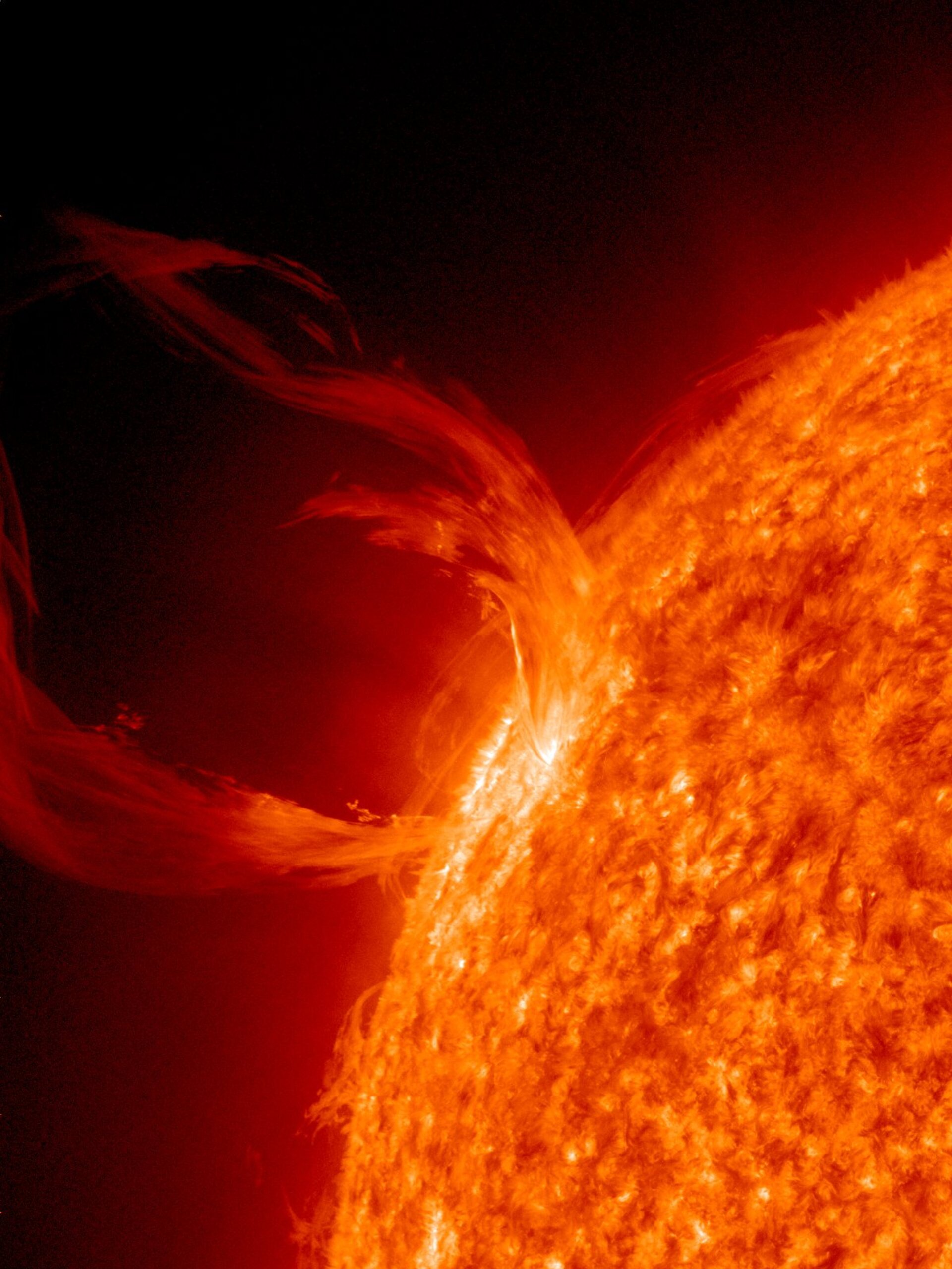 Een enorme uitbarsting op de zon, waargenomen door SDO