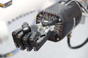 An artificial hand for robot arm