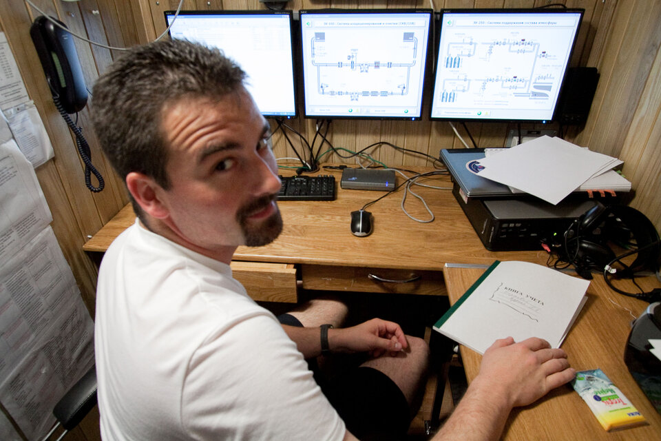 Romain in the control room of the facility