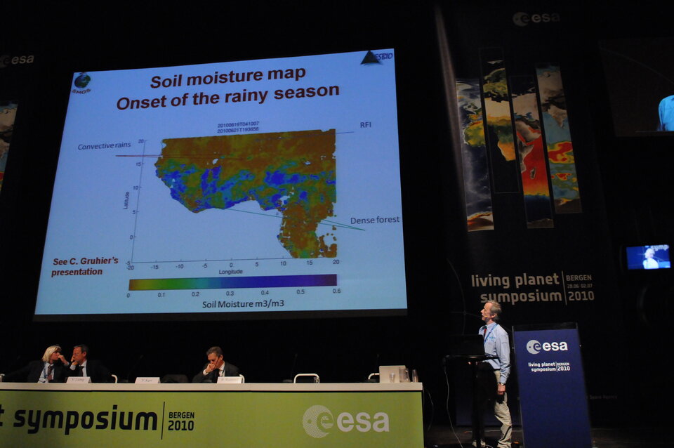 Presentación de los resultados de SMOS en el Simposio ‘Living Planet’ de la ESA