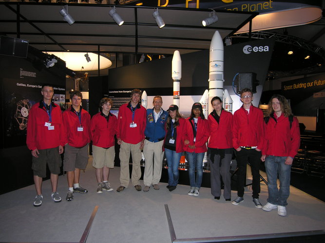 Finalists from the French, US and UK teams attending the Tri-Nation Rocketry Challenge meet ESA astronaut JF Clervoy