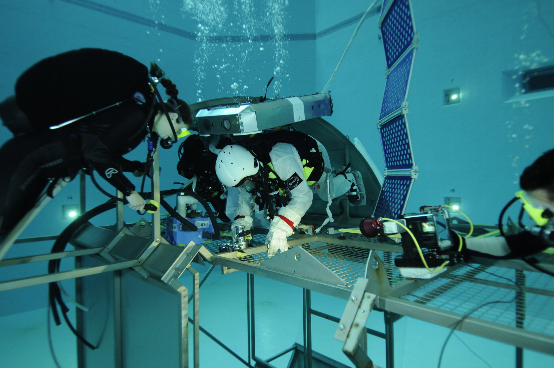 Andreas Mogensen during training  in the Neutral Buoyancy Facility at EAC