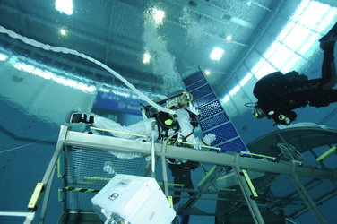 Thomas Pesquet during training  in the Neutral Buoyancy Facility at EAC