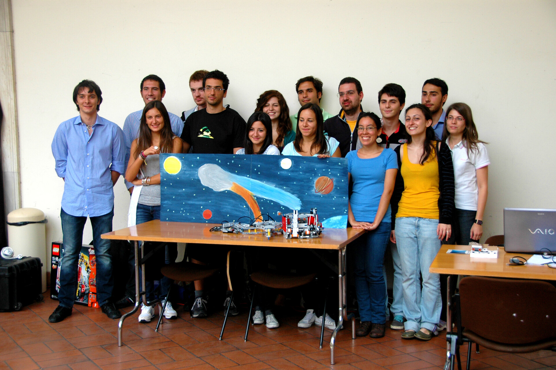 Studenti, kteří testovali model sondy Rosetta.