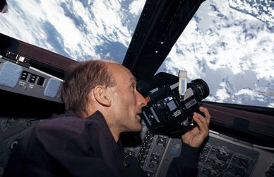 ESA astronaut Gerhard Thiele during the SRTM mission, 2000