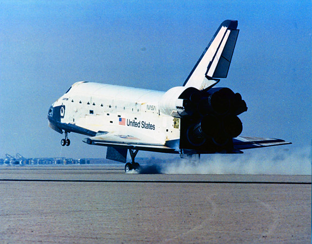 Landing of the Shuttle Challenger on 6 November 1985
