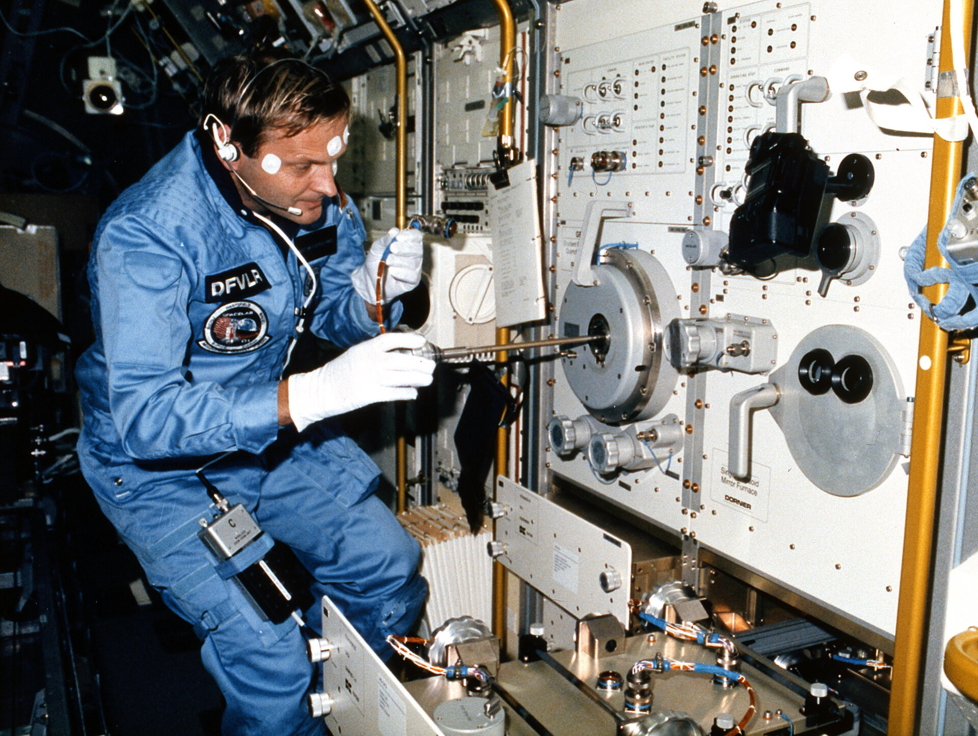 Messerschmid at work in Spacelab D1