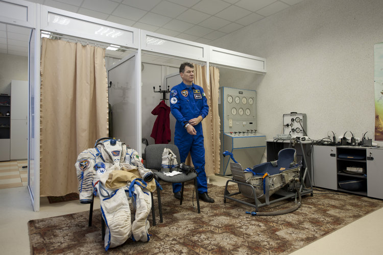 Paolo Nespoli trying on his Russian Sokol suit