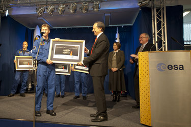 Timothy Peake receives his award