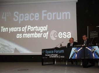 ESA's Director General and Minister Gago at the 4th Space Forum