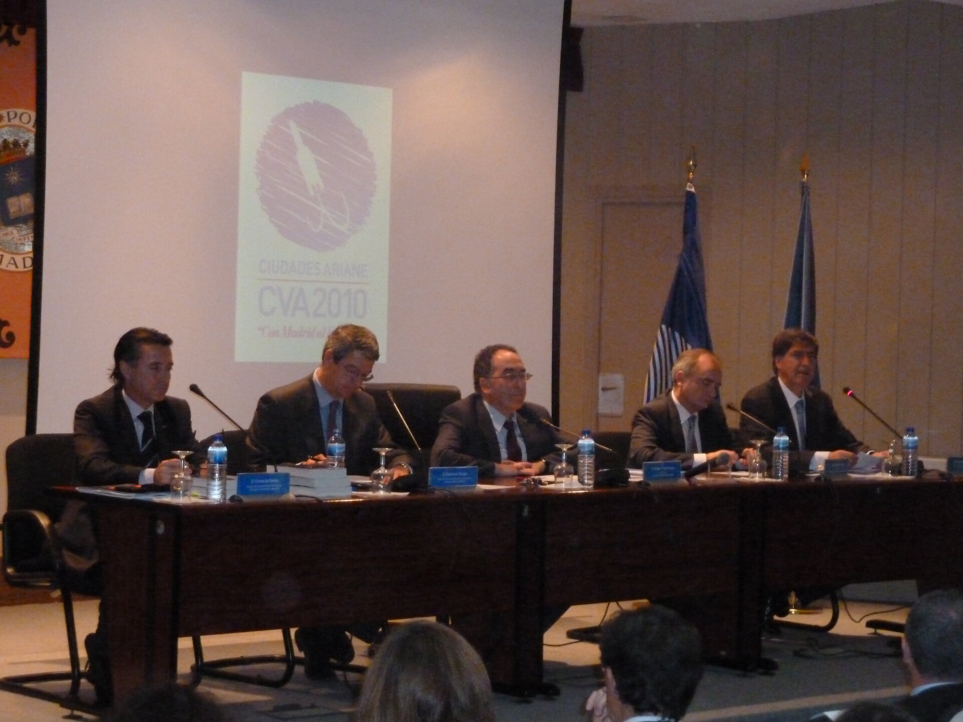 Mesa presidencial durante el evento de clausura de la CVA en la UPM en Madrid
