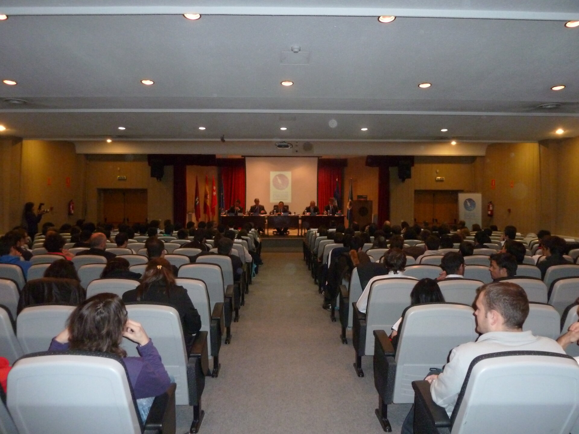 Vista general de los asistentes al evento de clausura de la presidencia de Madrid de la CVA en la UPM