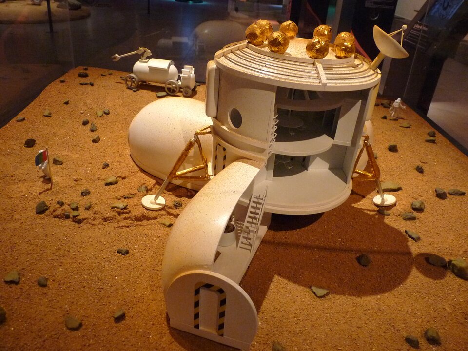 Base habitée à la surface martienne. Cette maquette est présentée à l’expo Destination Mars.