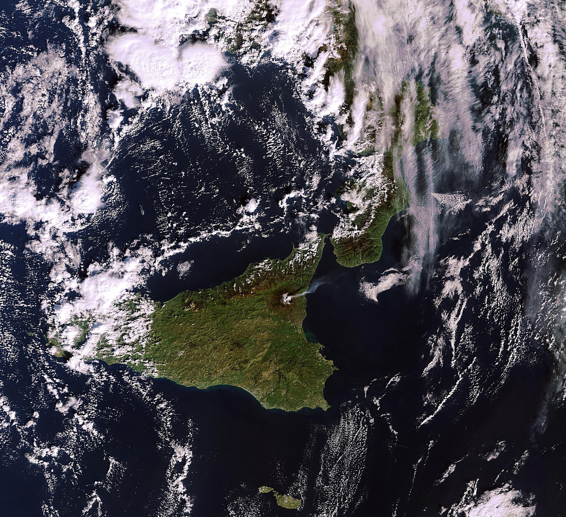 Erupción del Monte Etna vista desde Envisat