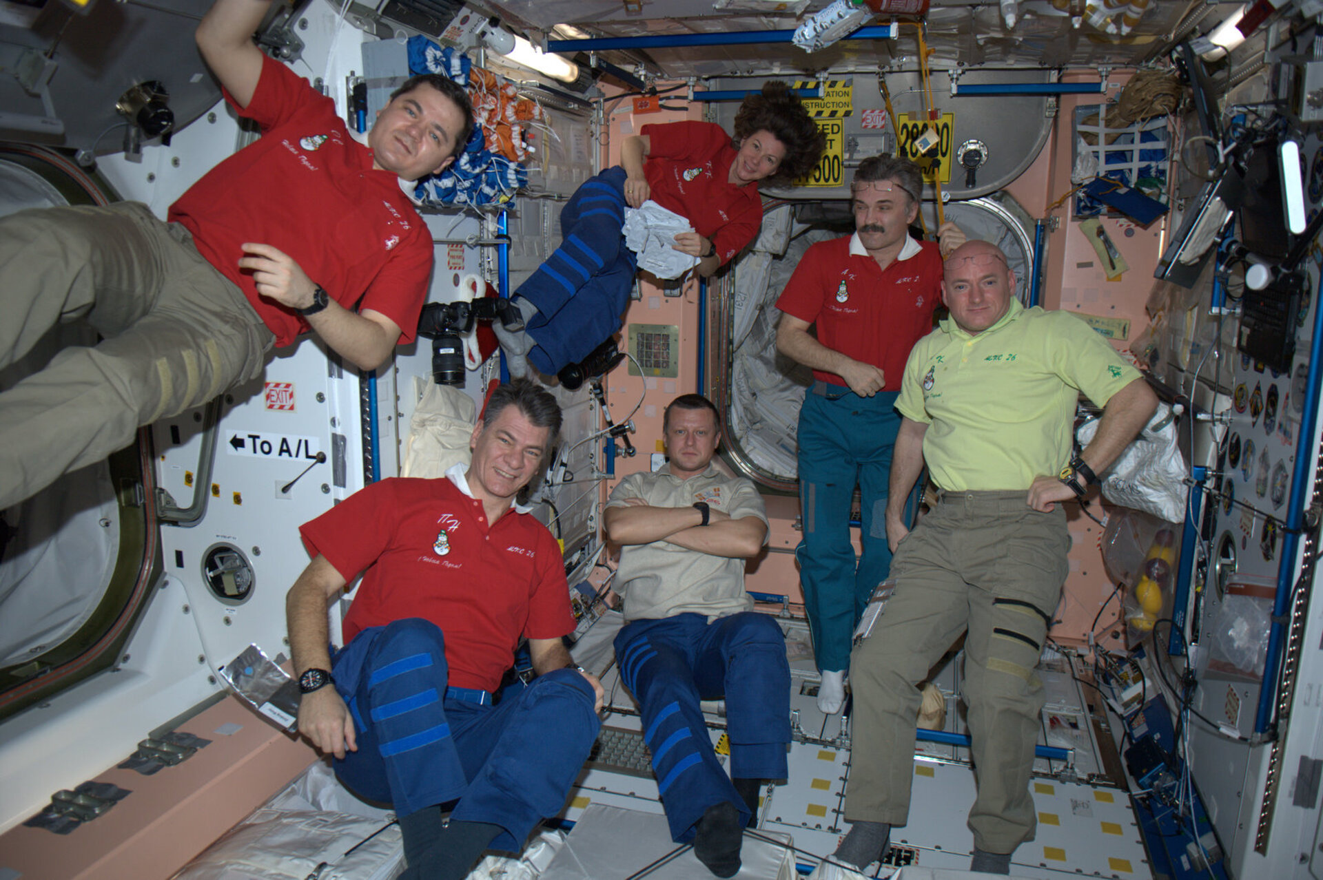 Expedition 26 toasts the New Year