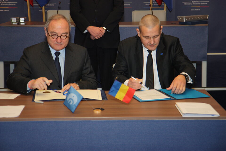 Signing of the accession to the ESA Convention by Romania