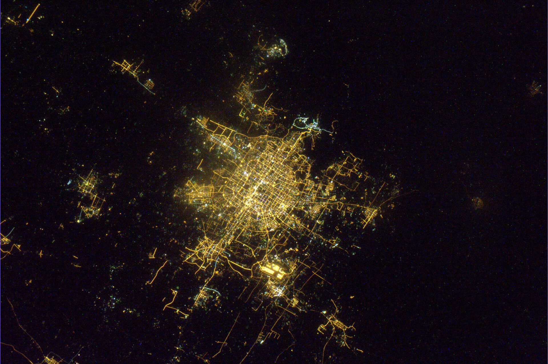 Peking vyfotografovaný z ISS kosmonautem ESA Paolem Nespolim