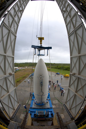 Hoisting of Vega's payload composite