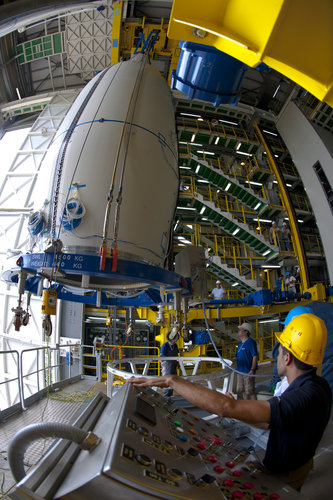 Hoisting of Vega's payload composite