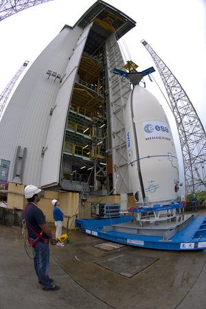 Hoisting of Vega's payload composite