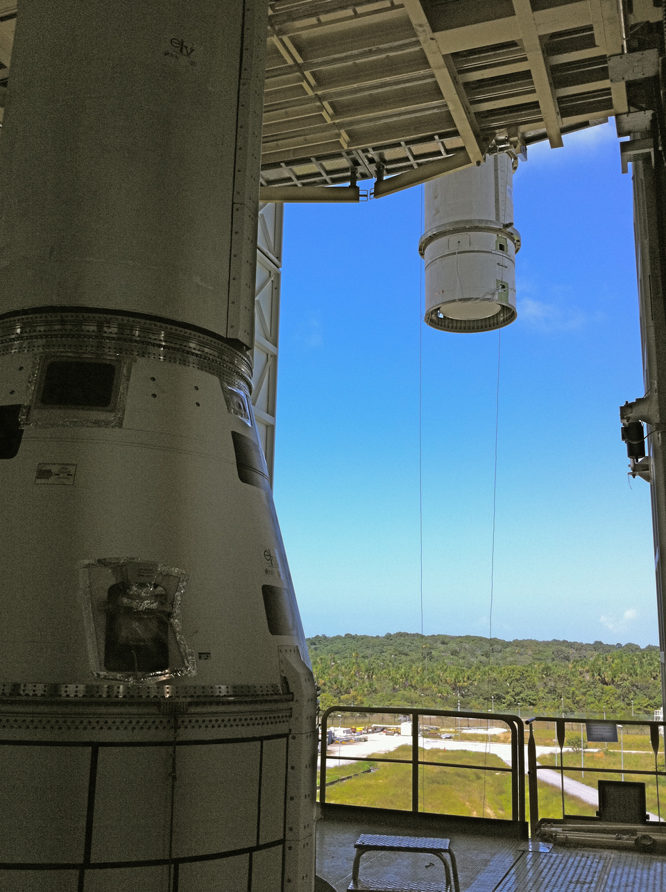 Hoisting of Zefiro-9 and Interstage-2/3 mock-ups