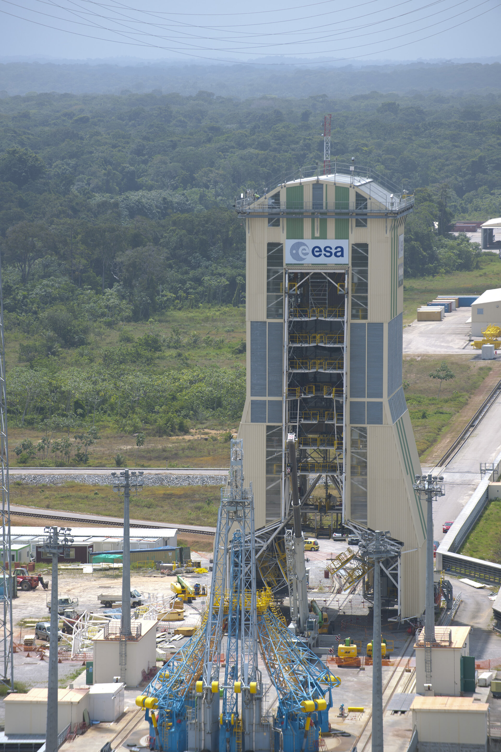 Soyuz mobile gantry