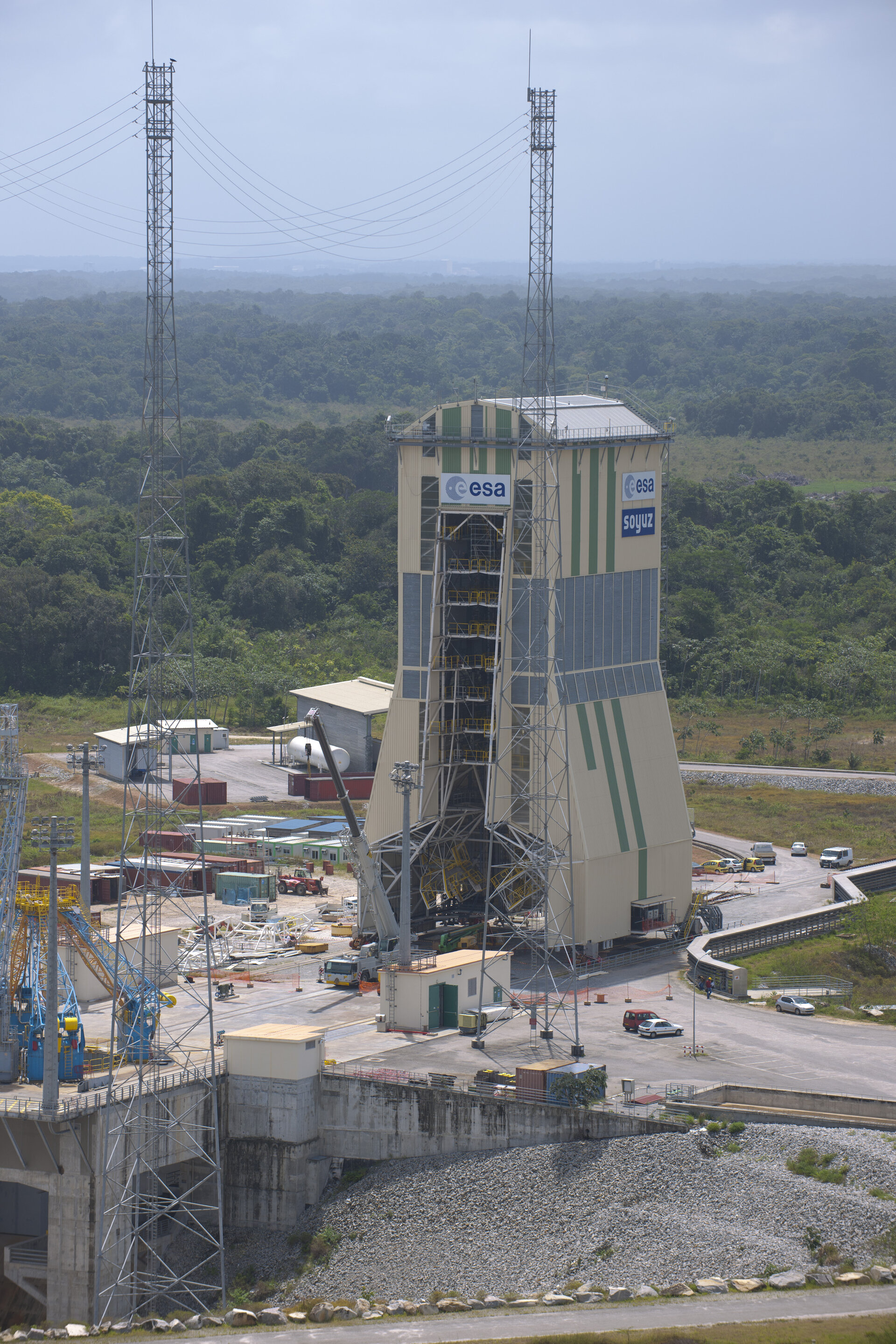 Soyuz mobile gantry