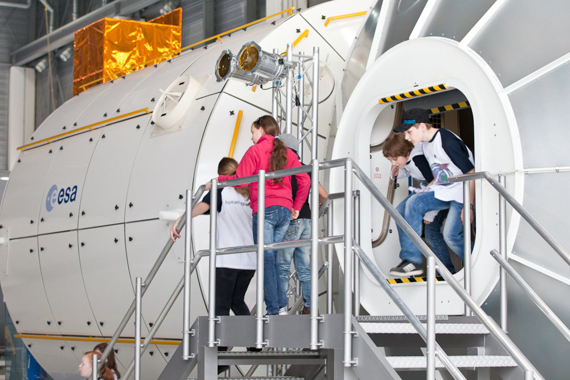Children with the Columbus module mockup