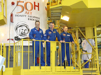 Expedition 27 crew posing at Baikonur