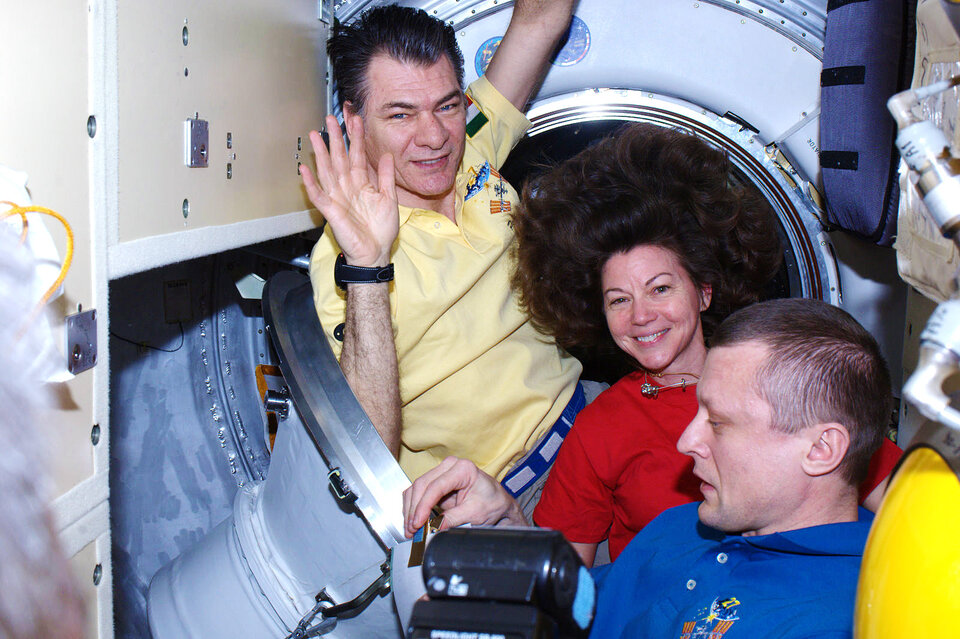 Ένα τελευταίο αντίο μετά την είσοδο στο διαστημόπλοιο Soyuz
