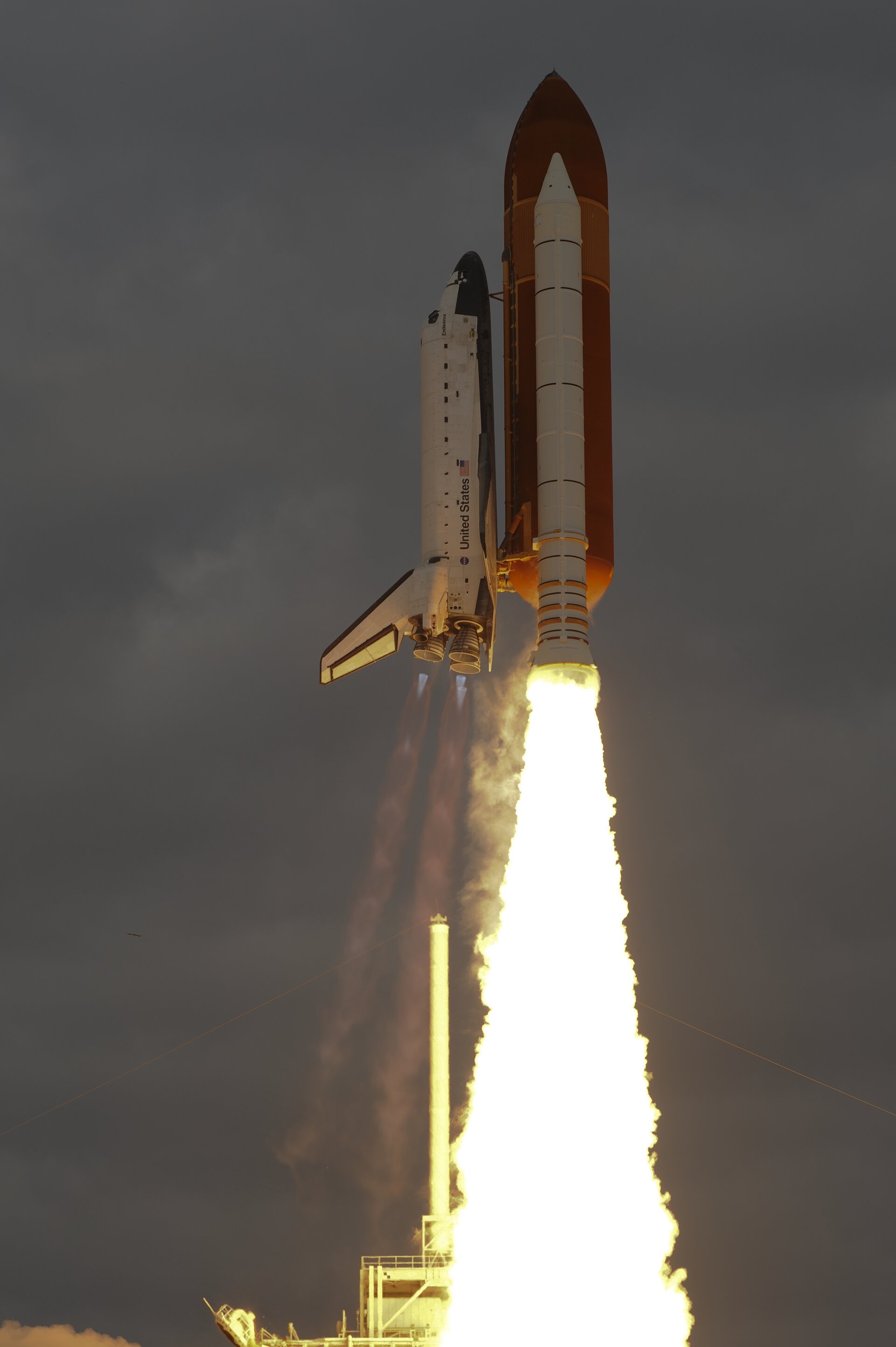 El Endeavour en la plataforma de lanzamiento