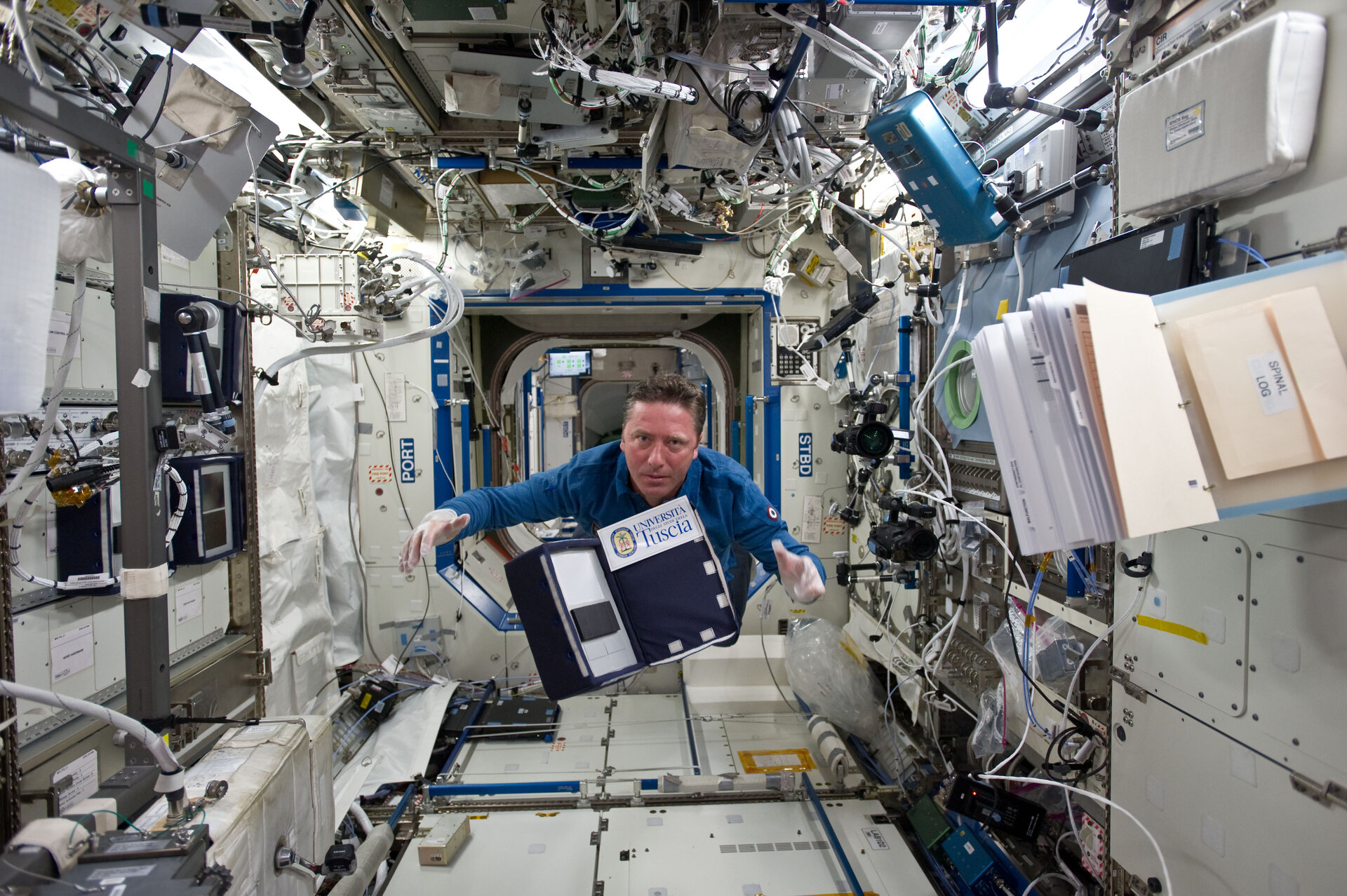 Roberto Vittori nella ISS