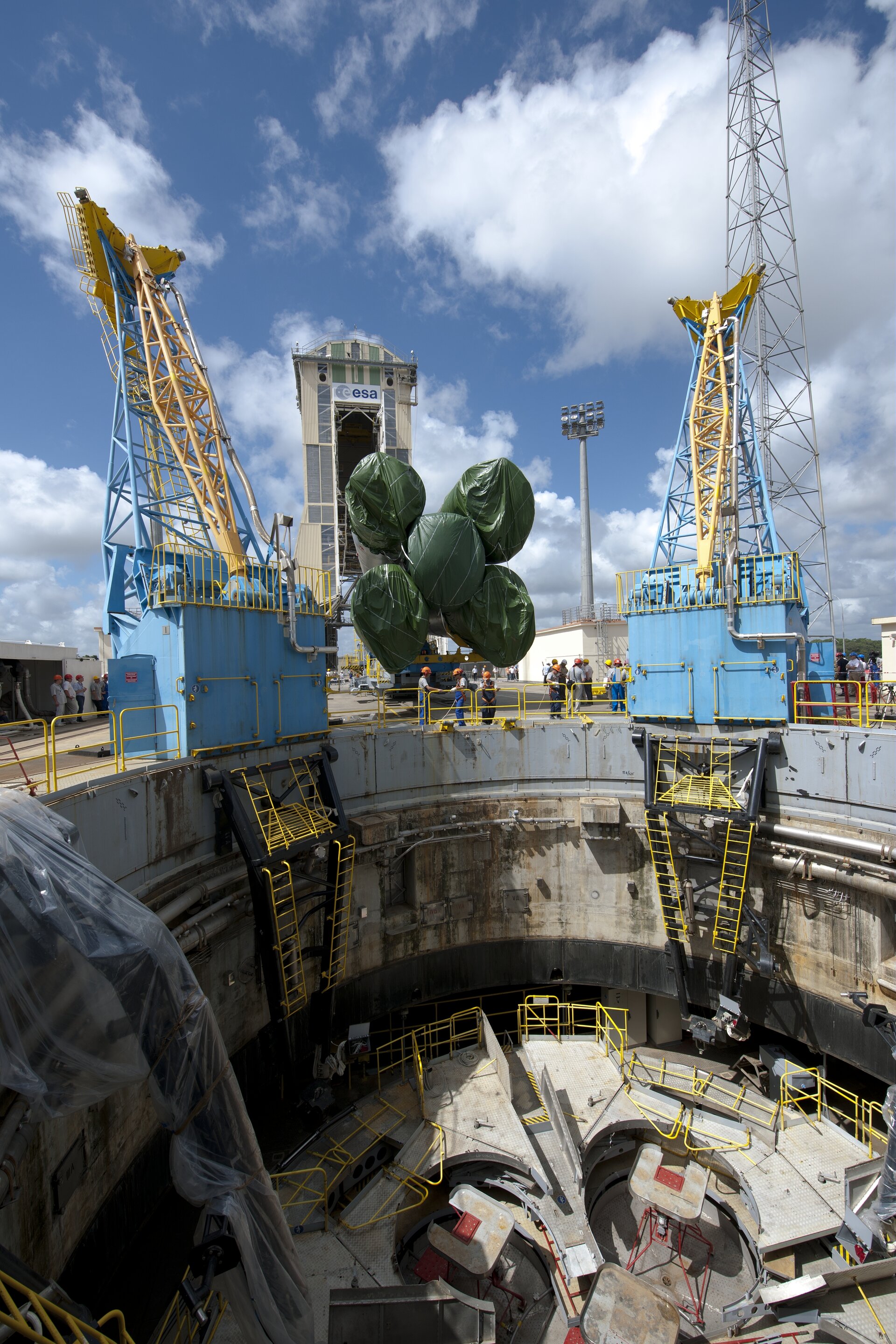 Soyuz arrives at launch table