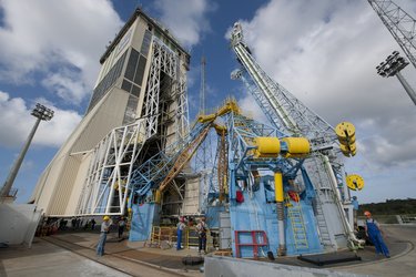 Soyuz launch pad and support arms