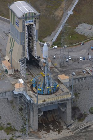 Soyuz mobile gantry rollout