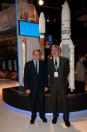 Antonio Avila Cano and Jean-Jacques Dordain visit the ESA pavilion