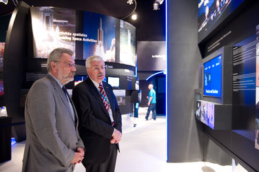 Harald Posch and Karlheinz Kreuzberg visit the ESA pavilion