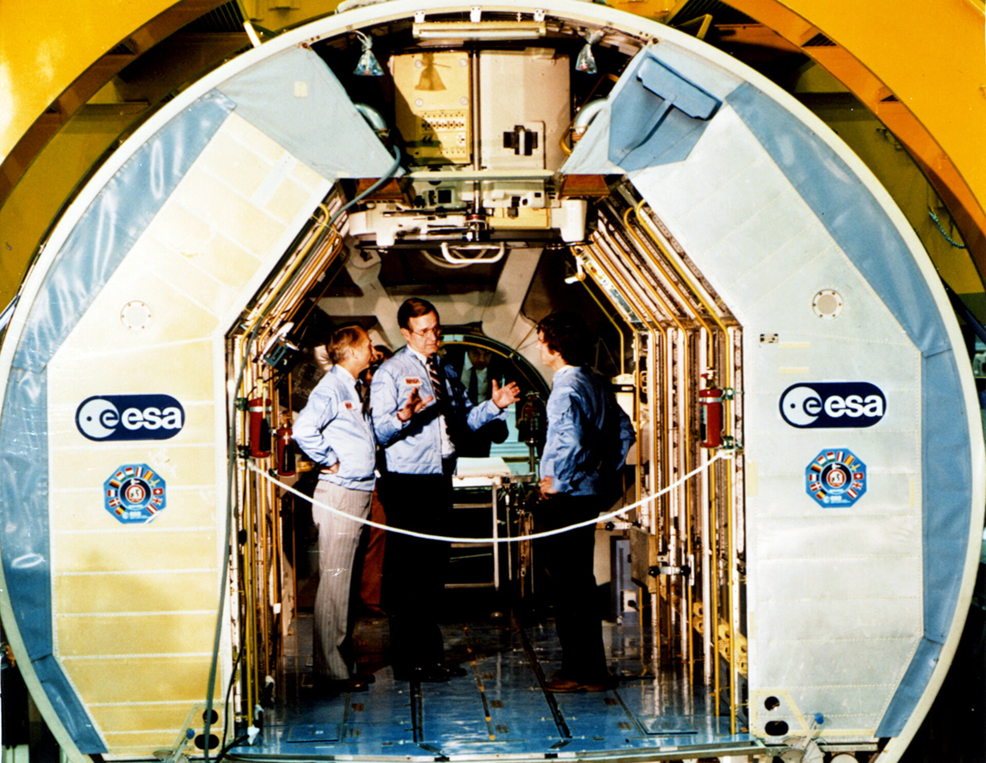 Owen Garriott and Ulf Merbold brief George Bush inside Spacelab