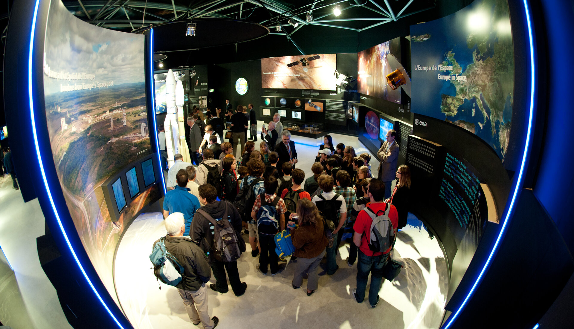 Students and Franco Bonacina visit the ESA pavilion