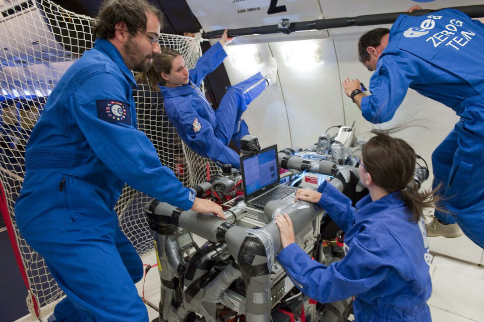 Supermassive B. team in microgravity