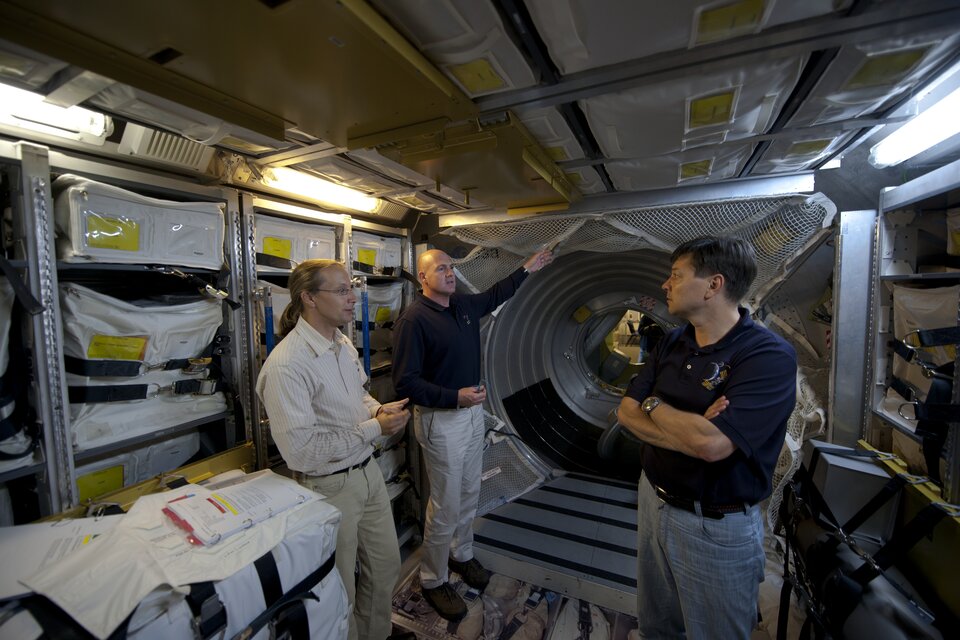 At the European Astronaut Centre, Cologne, Germany, André and Oleg Kononenko got to know ESA's Automated Transfer Vehicle in a full-size simulator.