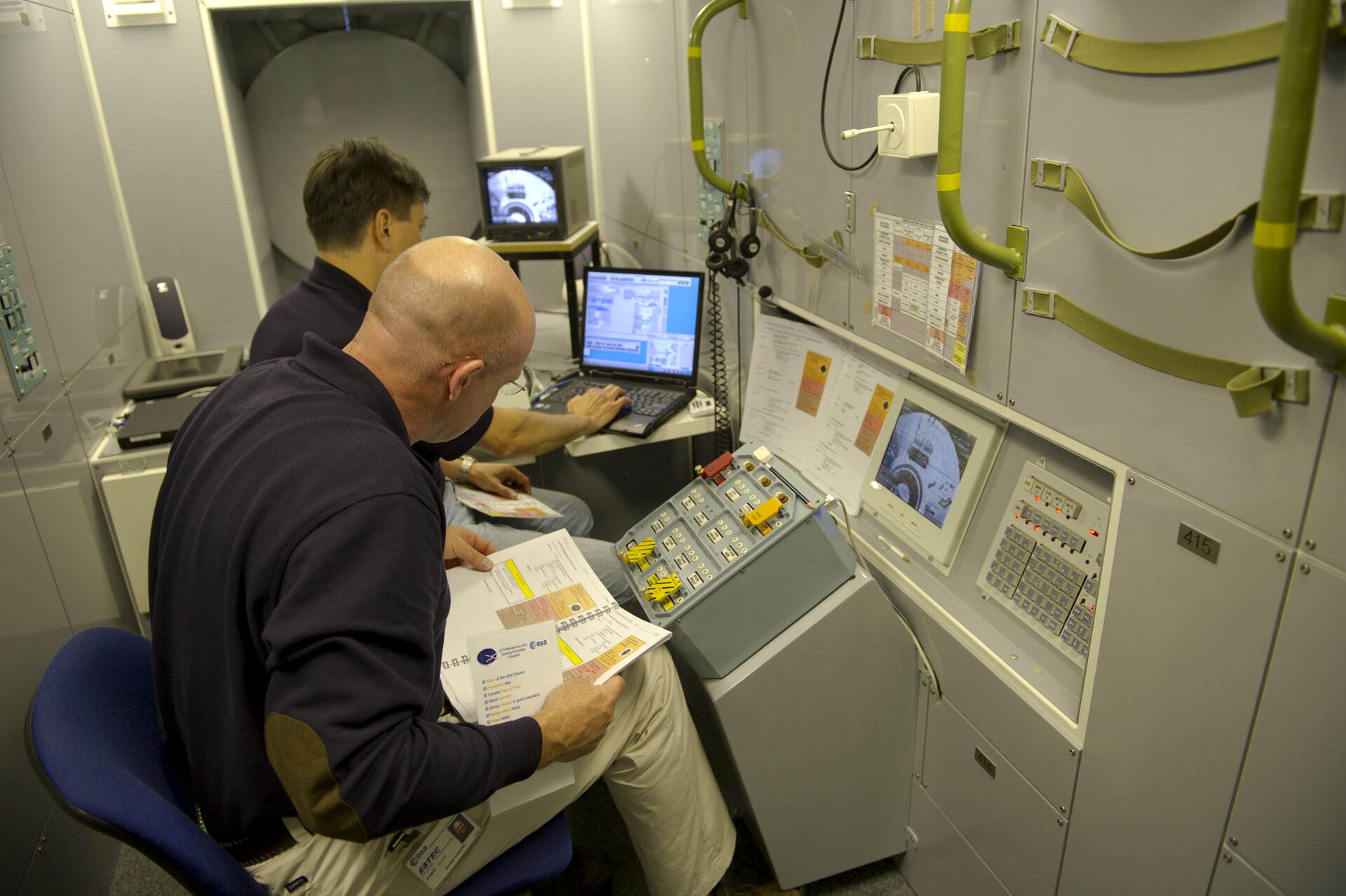 André Kuipers and Oleg Kononenko in the ATV simulator