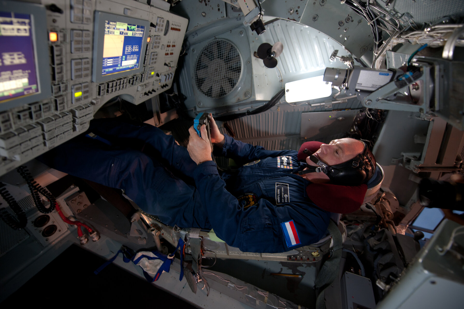 André Kuipers inside a centrifuge