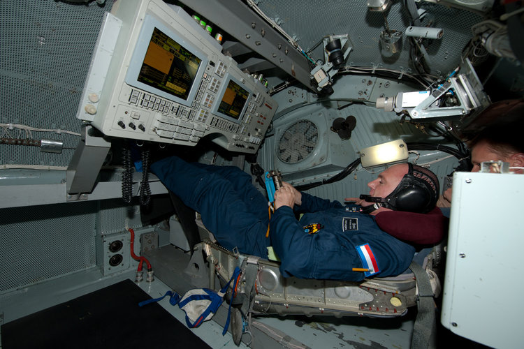 André Kuipers inside a centrifuge