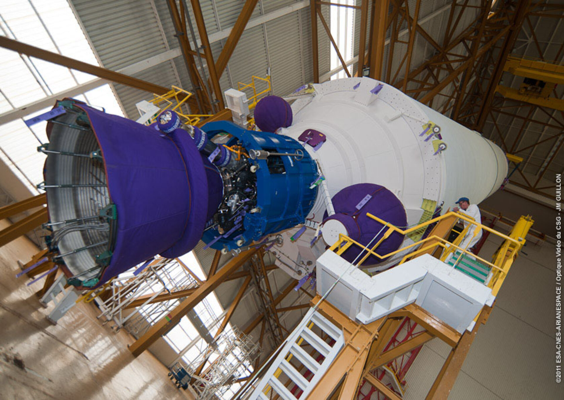 ATV-3's Ariane 5 launcher preparation