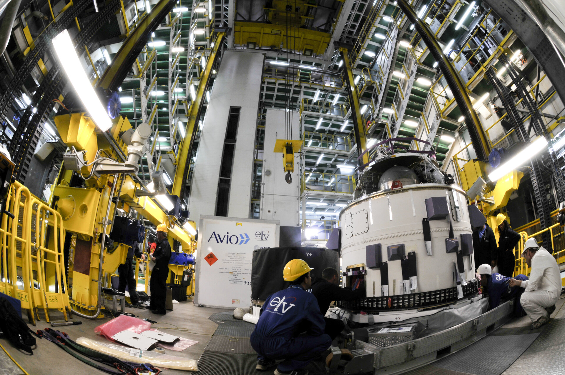 Mating of Vega's AVUM fourth stage