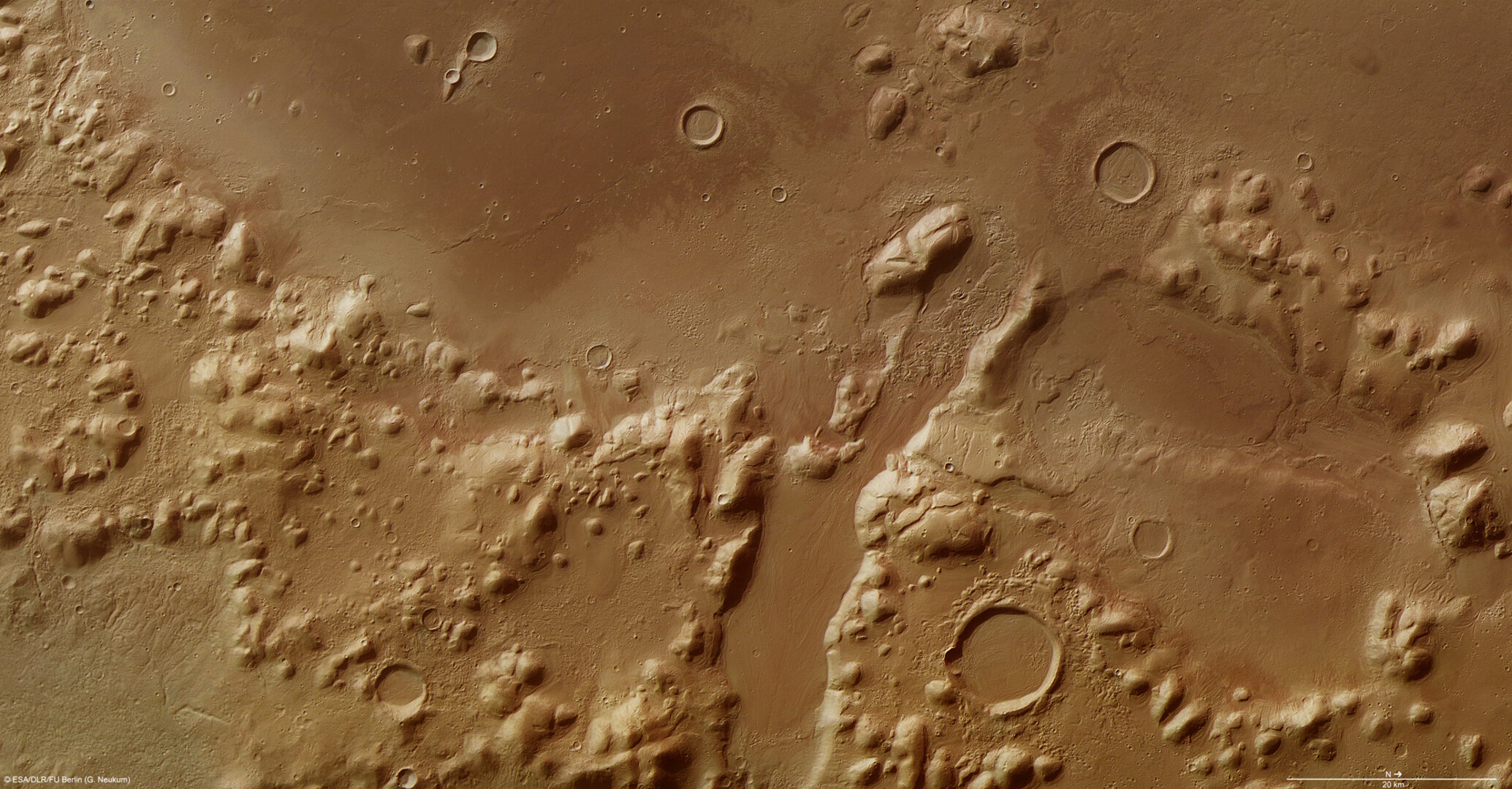 La cordillera Phlegra Montes en Marte