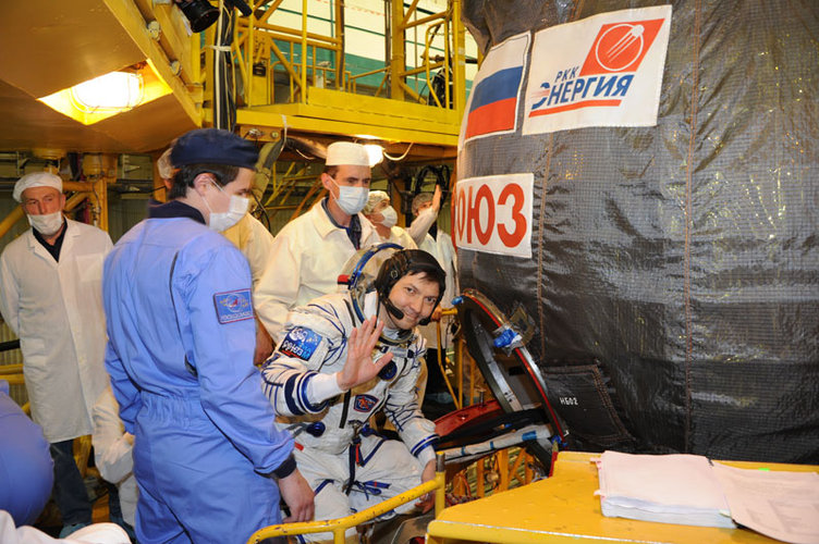 Soyuz inspection and suit fit check