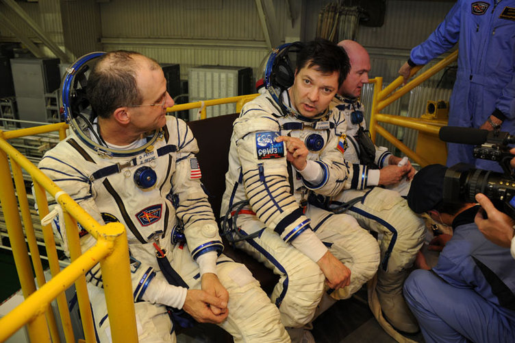 Soyuz inspection and suit fit check